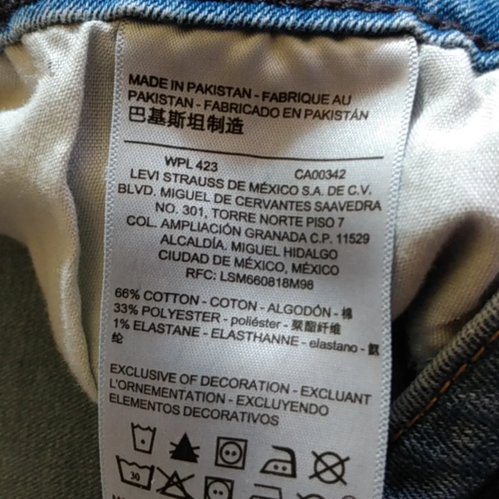 Levi Strauss & co., Distressed jeans shorts - Picture 6 of 10